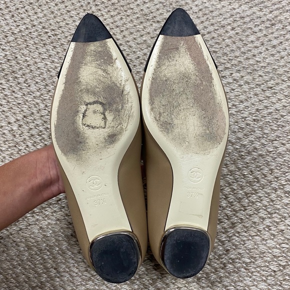 SOLD Chanel tan & black pointed toe flats - Picture 10 of 13